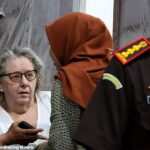 A mula das drogas Lindsay Sandiford (foto), 69, estava a poucos dias de ser libertada em Bali quando a Indonésia repentinamente tentou vincular seu retorno ao Reino Unido com a repatriação de Reynhard Sinaga, que estuprou 136 jovens em Manchester