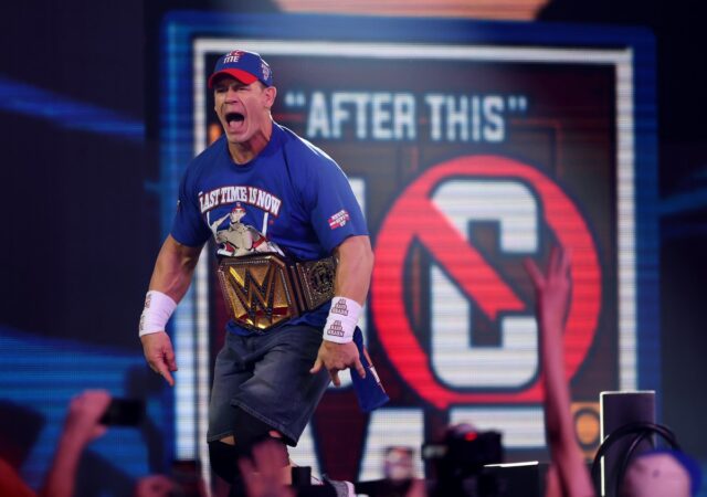 Revelados os últimos oponentes de John Cena no WWE Raw John Cena makes his entrance at