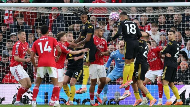 Revisão do VAR: Por que o VAR não interveio na disputa de canto entre Man United e Forest
