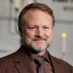 Rian Johnson expressa frustração com a distribuição de 'Wake Up Dead Man' e incentiva os fãs a ligarem para seus cinemas locais