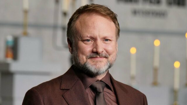 Rian Johnson expressa frustração com a distribuição de 'Wake Up Dead Man' e incentiva os fãs a ligarem para seus cinemas locais
