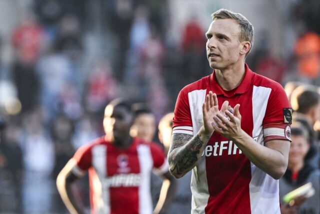 Ritchie De Laet duvidou do interesse do agente por causa Ritchie De Laet treinando com Chris Smalling e Jonny Evans