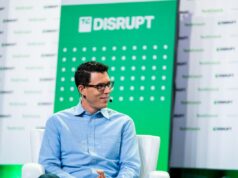 Rivian dá a RJ Scaringe um novo pacote salarial no valor de até US$ 5 bilhões Rivian dá a RJ Scaringe um novo pacote salarial no valor de até US$ 5 bilhões