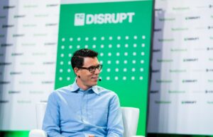 Rivian dá a RJ Scaringe um novo pacote salarial no valor de até US$ 5 bilhões Rivian dá a RJ Scaringe um novo pacote salarial no valor de até US$ 5 bilhões