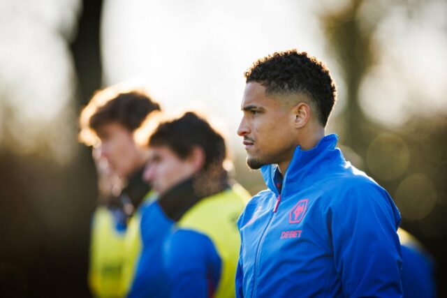 Rob Edwards conta como João Gomes lidou com as ligações ícone de correio