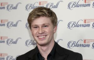 Robert Irwin, como a irmã Bindi, ganha ‘DWTS’, então os crocodilos não são sua única reivindicação à fama Robert Irwin, como a irmã Bindi, ganha 'DWTS', então os crocodilos não são sua única reivindicação à fama