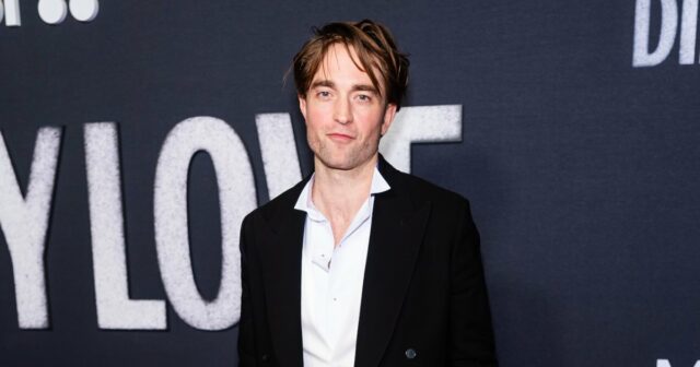 Robert Pattinson quebra o silêncio sobre o papel do vilão GettyImages-2222443706 Robert Pattinson quebra o silêncio na duna: papel do vilão da terceira parte