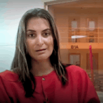 Esposa do xerife Marcos Lopez foi acusada de extorsão após fiança de US$ 400 mil. Robin Lynn Severance Lopez aparece com um uniforme vermelho de prisão durante sua primeira aparição no tribunal, falando por vídeo de um centro de detenção. A esposa de Lopez foi presa pela segunda vez. Robin Severance-Lopez, ex-esposa do ex-xerife de Osceola, aceita acordo judicial