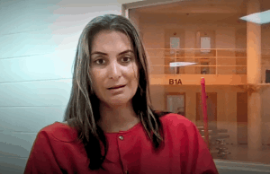 Robin Severance-Lopez, ex-esposa do ex-xerife de Osceola, aceita acordo judicial Esposa do xerife Marcos Lopez foi acusada de extorsão após fiança de US$ 400 mil. Robin Lynn Severance Lopez aparece com um uniforme vermelho de prisão durante sua primeira aparição no tribunal, falando por vídeo de um centro de detenção. A esposa de Lopez foi presa pela segunda vez. Robin Severance-Lopez, ex-esposa do ex-xerife de Osceola, aceita acordo judicial