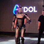 Robô de IA da Rússia cai de cara em revelação de estreia