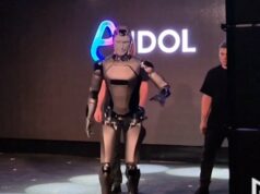 Robô de IA da Rússia cai de cara em revelação de estreia Robô de IA da Rússia cai de cara em revelação de estreia