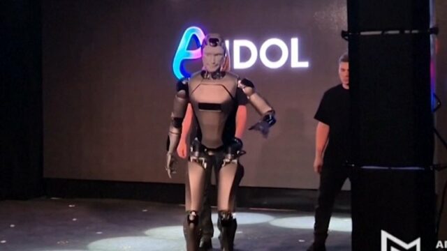 Robô de IA da Rússia cai de cara em revelação de estreia
