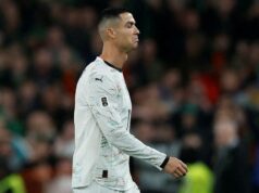 Ronaldo corre o risco de ser banido da Copa do Mundo após cartão vermelho por dar uma cotovelada no zagueiro irlandês nas eliminatórias Ronaldo corre o risco de ser banido da Copa do Mundo após cartão vermelho por dar uma cotovelada no zagueiro irlandês nas eliminatórias