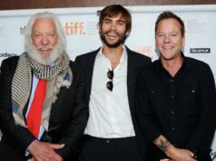 Rossif Sutherland deseja que o pai Donald interprete o pai de ‘Assassinato em uma cidade pequena’ Kristin Kreuk sugere que Cassandra e Karl enfrentarão um difícil conflito após assassinato em uma pequena cidade 024