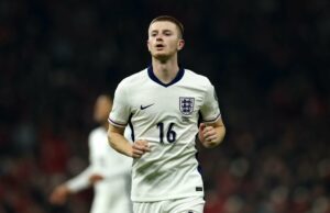 Roy Keane identifica a ‘grande força’ de Adam Wharton, já que o alvo do Man Utd está fazendo exatamente o oposto dos ‘meio-campistas modernos’ ícone de correio