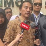 Roy Suryo Cs não foi detido apesar de ser suspeito, aparentemente porque...