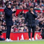 O técnico do Manchester United, Ruben Amorim, parece frustrado.