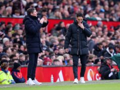 Ruben Amorim e Oliver Glasner estão empatados em 3-4-2-1, mas há uma grande diferença O técnico do Manchester United, Ruben Amorim, parece frustrado.