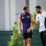 Um abatido Joshua Zirkzee durante a partida da Premier League entre Manchester United e Everton em Old Trafford em 2025 em Manchester, Inglaterra.