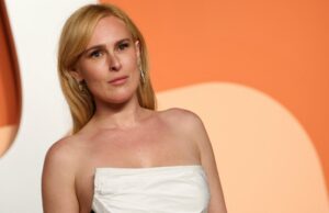 Rumer Willis me vendeu este presente para meu filho este ano Presentes para crianças