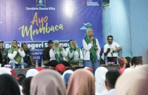 Rustini Muhaimin faz campanha pelo movimento Vamos Ler para fortalecer a alfabetização de crianças remotas Rustini Muhaimin faz campanha pelo movimento Vamos Ler para fortalecer a alfabetização de crianças remotas