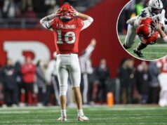 Rutgers cai para a Penn State pela 18ª vez consecutiva após o desastre brutal de Athan Kaliakmanis O quarterback do Rutgers, Athan Kaliakman, está reagindo a uma jogada com as mãos no capacete.