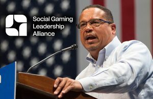 SGLA critica a repressão da Minnesota AG aos cassinos de sorteios como uma ação equivocada SGLA critica a repressão da Minnesota AG aos cassinos de sorteios como uma ação equivocada. O procurador-geral de Minnesota, Keith Ellison, em um pódio com a bandeira dos EUA ao fundo, com o logotipo da Social Gaming Leadership Alliance ao lado.