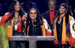 Salt-N-Pepa chama ‘a indústria’ (ou seja, Universal Music Group) sobre disputa de direitos autorais na cerimônia do Rock Hall of Fame Salt-N-Pepa chama 'a indústria' (ou seja, Universal Music Group) sobre disputa de direitos autorais na cerimônia do Rock Hall of Fame