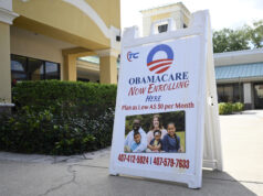 Salvo uma mudança brusca, os custos do seguro saúde dispararão Desenho animado de Clay Bennett