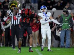 San Jose State perde o quarterback Walter Eget na derrota por 25-3 para o primeiro colocado San Diego State Dwayne McDougle nº 26 do San Diego State corre a bola após uma interceptação contra Daniel Moleni nº 54 do San Jose State durante seu jogo no Snapdragon Stadium no sábado, 22 de novembro de 2025 em San Diego, Califórnia. (Meg McLaughlin/The San Diego Union-Tribune)