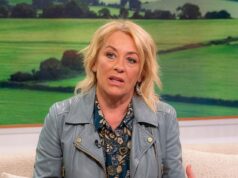 Sarah Beeny, 53, revela que sua mastectomia dupla deu errado e ela teve que “refazer tudo” apenas seis meses depois, depois que seus “implantes endureceram e reagiram mal” Sarah Beeny revelou que sua mastectomia dupla deu errado na primeira vez e ela teve que 'refazer tudo' apenas seis meses depois, depois que seus implantes 'endureceram e reagiram mal' (foto em janeiro)