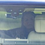 Sarah Ferguson (foto em 2022) está ‘culpando a si mesma’ e pode deixar o Reino Unido quando finalmente se separar de seu desgraçado ex-marido Andrew Mountbatten Windsor