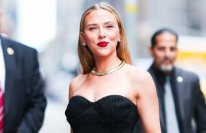 Scarlett Johansson defende amizade com Woody Allen: ‘É importante ter integridade’ Scarlett Johansson está circulando no papel de Mãe Gothel no live-action da Disney