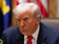 Se Trump não conseguir impor tarifas, perderemos um zilhão de dólares Desenho animado de Clay Bennett