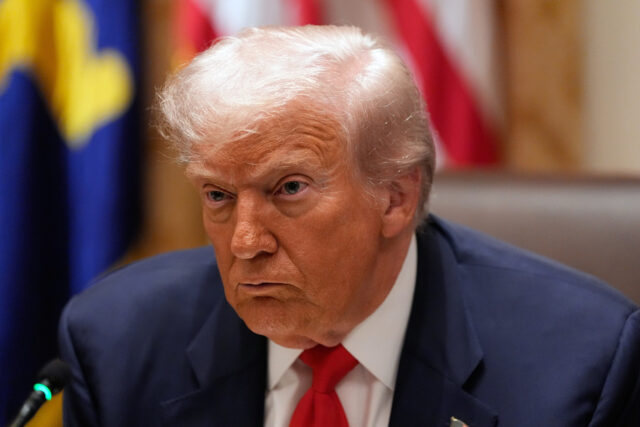 Se Trump não conseguir impor tarifas, perderemos um zilhão de Desenho animado de Clay Bennett