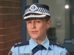 Segundo adolescente acusado de suposto assassinato por esfaqueamento de jovem de 17 anos recusou fiança A cena do crime foi declarada enquanto a polícia procurava os supostos agressores.