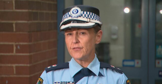 A cena do crime foi declarada enquanto a polícia procurava os supostos agressores.