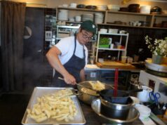 Seis restaurantes da Bay Area chegam ao Top 100 do OpenTable No SingleThread, o chef Kyle Connaughton e a esposa agricultora Katina Connaughton criam um menu de degustação com produtos de sua fazenda de cinco acres nas proximidades. (Foto cortesia de SingleThread)