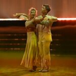 Tom Bergeron participa de uma gala Evening From The Heart Los Angeles no Sunset Room Hollywood em 12 de setembro de 2025 em Los Angeles, Califórnia. (JC Olivera/Getty Images)