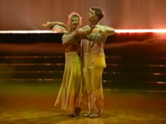 Semana 9 de ‘Dancing With the Stars’: Robert Irwin é o dono da comemoração do 20º aniversário do programa com pontuações perfeitas e vitória na rodada de revezamento Tom Bergeron participa de uma gala Evening From The Heart Los Angeles no Sunset Room Hollywood em 12 de setembro de 2025 em Los Angeles, Califórnia. (JC Olivera/Getty Images)