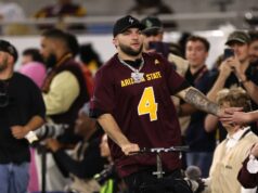 Semanas após uma lesão horrível, Cam Skattebo exalta a seção de estudantes da ASU GettyImages-2243799164 Lesão de Cam Skattebo 2025