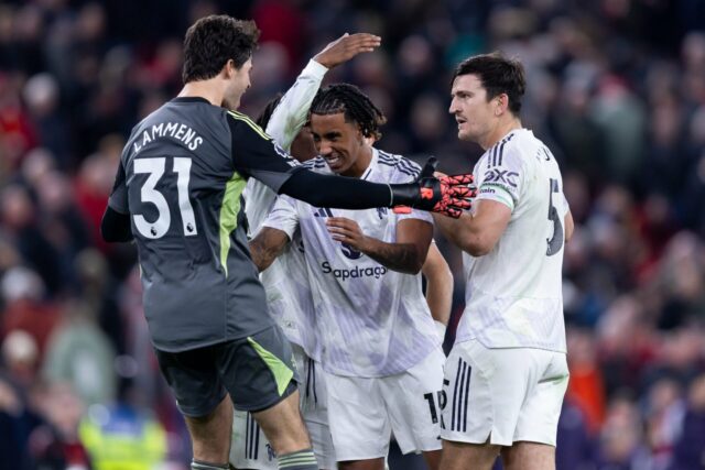 Senne Lammens durante a partida da Premier League entre Tottenham Hotspur e Manchester United no Tottenham Hotspur Stadium em 2025 em Londres, Inglaterra.