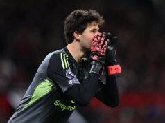 Senne Lammens finalmente reage ao ouvir o que Sir Alex Ferguson disse sobre seu início de vida no Man Utd Senne Lammens chega antes da partida da Premier League entre Tottenham Hotspur e Manchester United no Tottenham Hotspur Stadium em 2025 em Londres, Inglaterra.