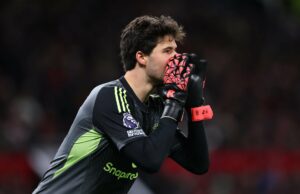 Senne Lammens finalmente reage ao ouvir o que Sir Alex Ferguson disse sobre seu início de vida no Man Utd Senne Lammens chega antes da partida da Premier League entre Tottenham Hotspur e Manchester United no Tottenham Hotspur Stadium em 2025 em Londres, Inglaterra.