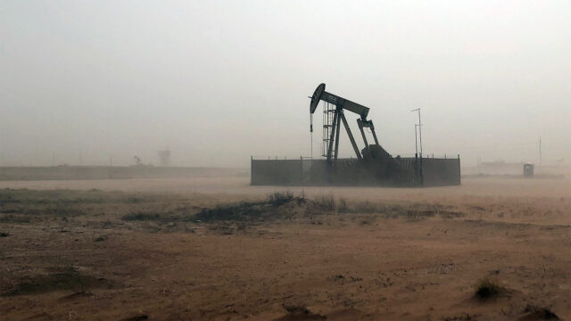 Será que um excesso global de petróleo fará baixar os preços em 2026?
