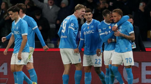 Série A 2025-26: Napoli chega ao topo da tabela com vitória por 3 a 1 sobre a Atalanta
