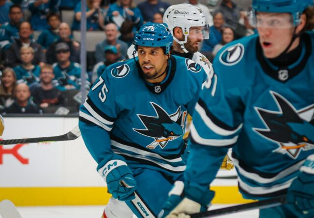 Sharks colocam o durão Reaves no IR e convocam o atacante do San Jose Barracuda
