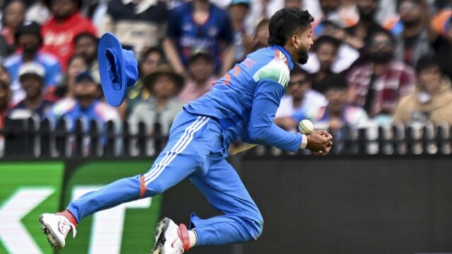 Shreyas Iyer recebeu alta do hospital e permanecerá em Sydney para avaliação adicional
