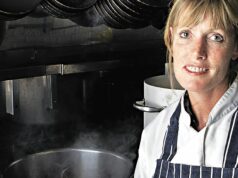 Skye Gyngell, a primeira mulher australiana a ganhar estrela Michelin, morre aos 62 anos A chef e autora Skye Gyngell em seu local de trabalho em Richmond, sul de Londres.