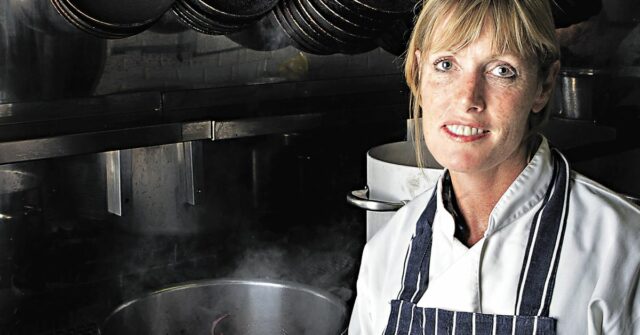 A chef e autora Skye Gyngell em seu local de trabalho em Richmond, sul de Londres. 
